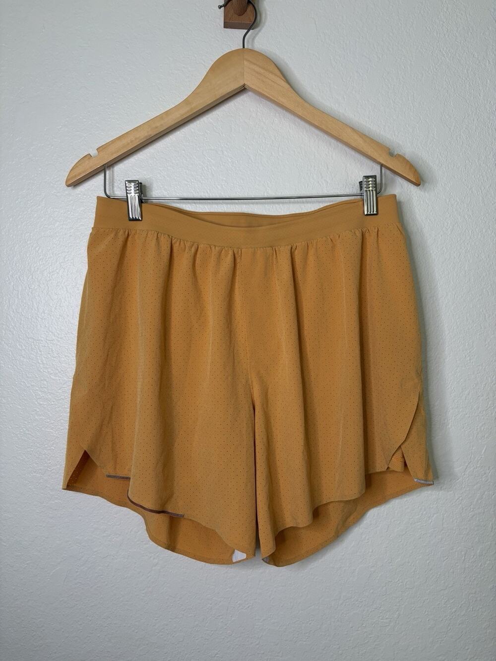 Lululemon F&F Lined Faded Orange Racing Short Men's Size Large Running